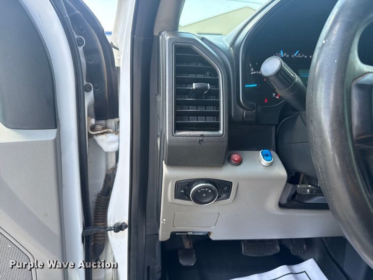 image for item ET6372 2019 Ford F250 Super Duty Ext. Cab pickup truck
