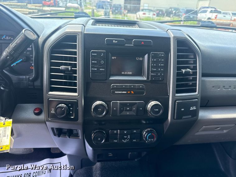 image for item ET6372 2019 Ford F250 Super Duty Ext. Cab pickup truck
