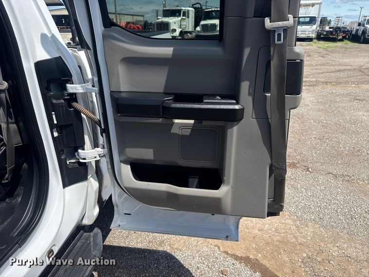 image for item ET6372 2019 Ford F250 Super Duty Ext. Cab pickup truck