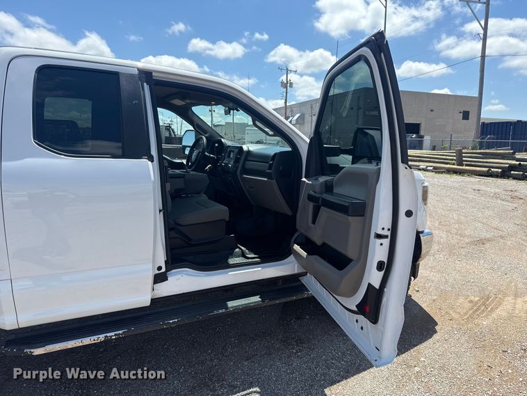 image for item ET6372 2019 Ford F250 Super Duty Ext. Cab pickup truck