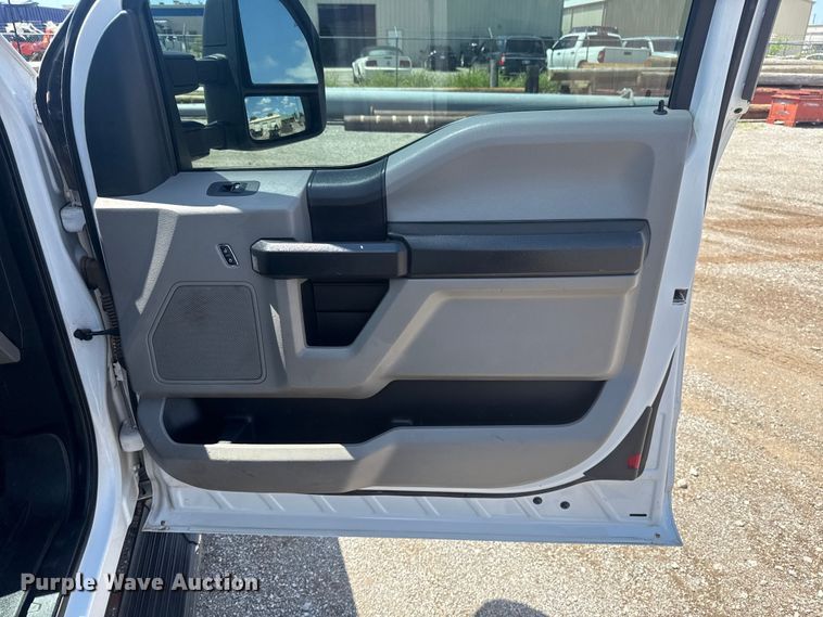 image for item ET6372 2019 Ford F250 Super Duty Ext. Cab pickup truck