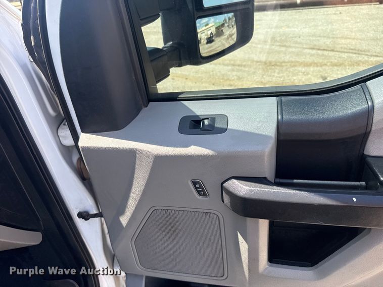 image for item ET6372 2019 Ford F250 Super Duty Ext. Cab pickup truck