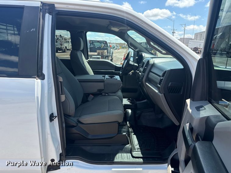 image for item ET6372 2019 Ford F250 Super Duty Ext. Cab pickup truck