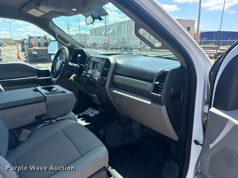 image for item ET6372 2019 Ford F250 Super Duty Ext. Cab pickup truck