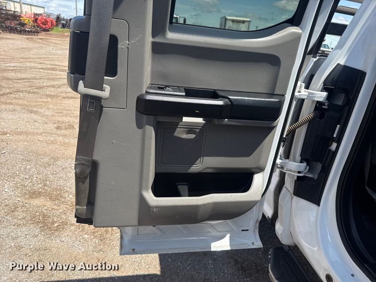 image for item ET6372 2019 Ford F250 Super Duty Ext. Cab pickup truck