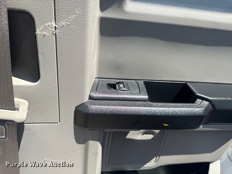 image for item ET6372 2019 Ford F250 Super Duty Ext. Cab pickup truck