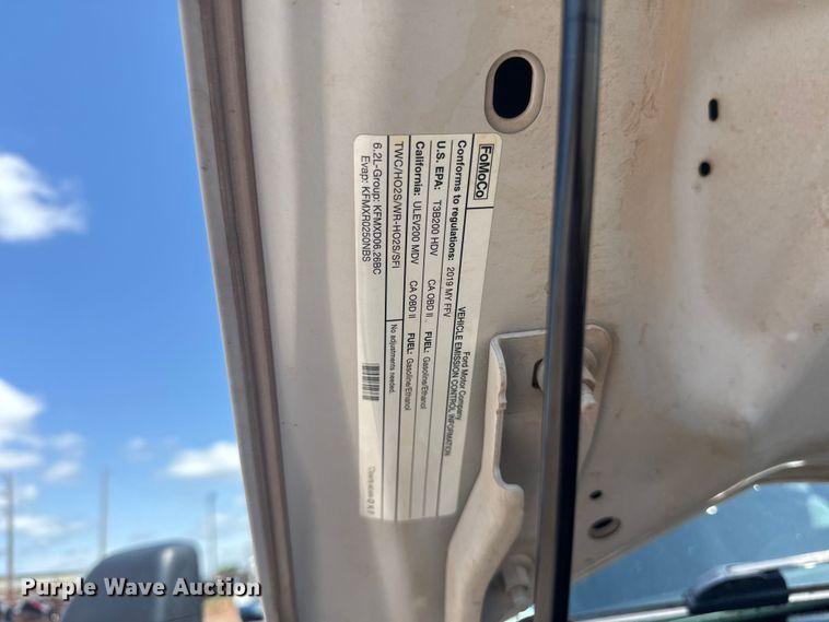 image for item ET6372 2019 Ford F250 Super Duty Ext. Cab pickup truck
