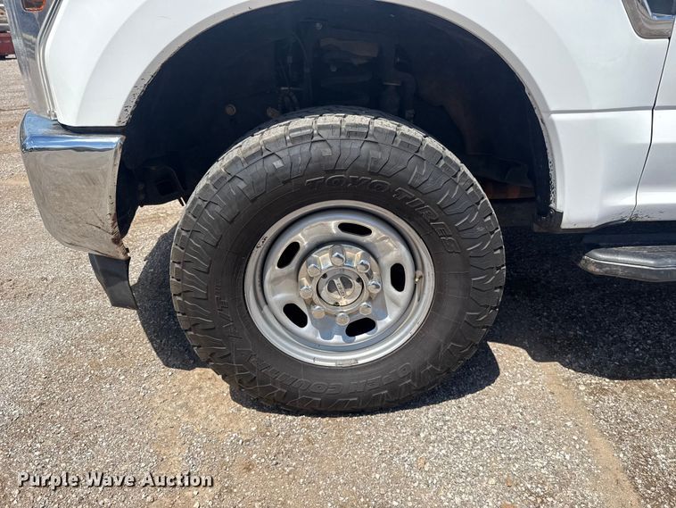 image for item ET6372 2019 Ford F250 Super Duty Ext. Cab pickup truck
