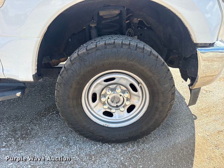 image for item ET6372 2019 Ford F250 Super Duty Ext. Cab pickup truck