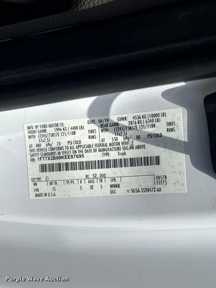 image for item ET6372 2019 Ford F250 Super Duty Ext. Cab pickup truck