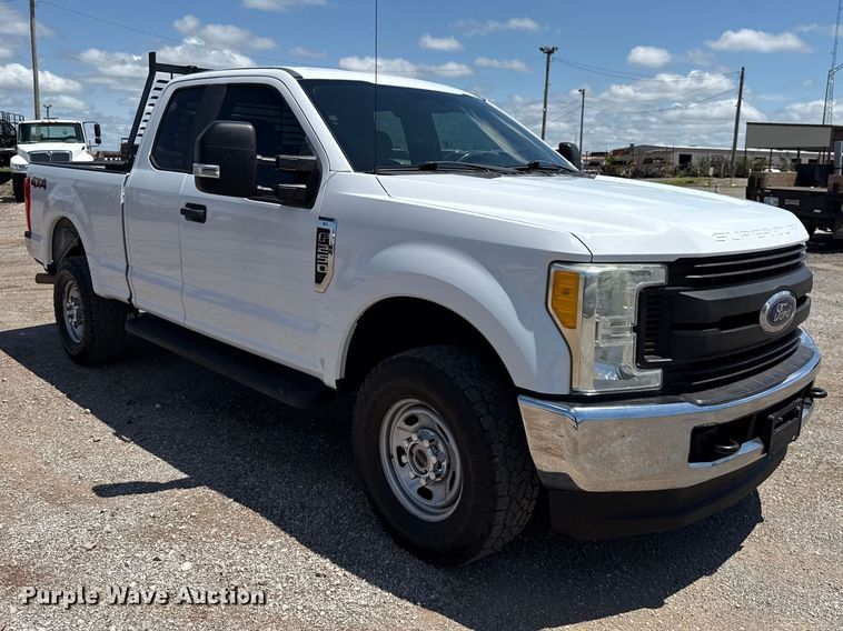 image for item ET6373 2017 Ford F250 Super Duty Ext. Cab pickup truck