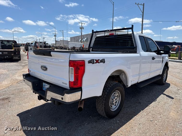 image for item ET6373 2017 Ford F250 Super Duty Ext. Cab pickup truck