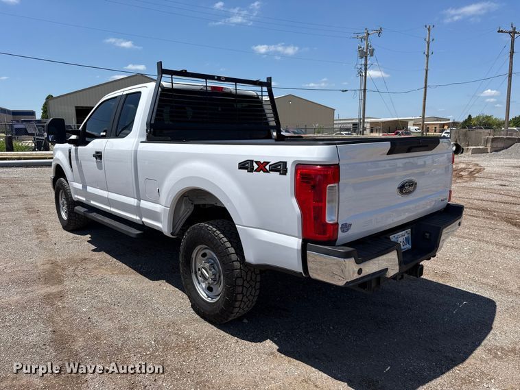 image for item ET6373 2017 Ford F250 Super Duty Ext. Cab pickup truck