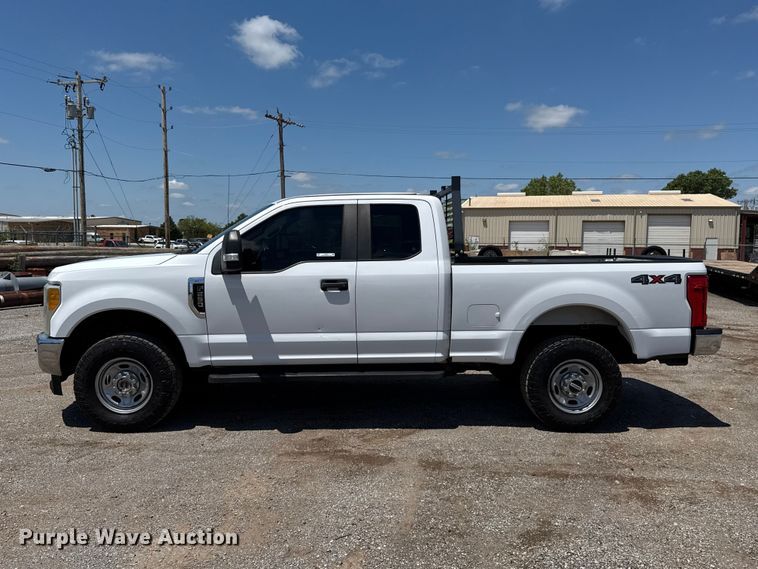 image for item ET6373 2017 Ford F250 Super Duty Ext. Cab pickup truck