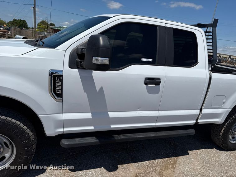 image for item ET6373 2017 Ford F250 Super Duty Ext. Cab pickup truck