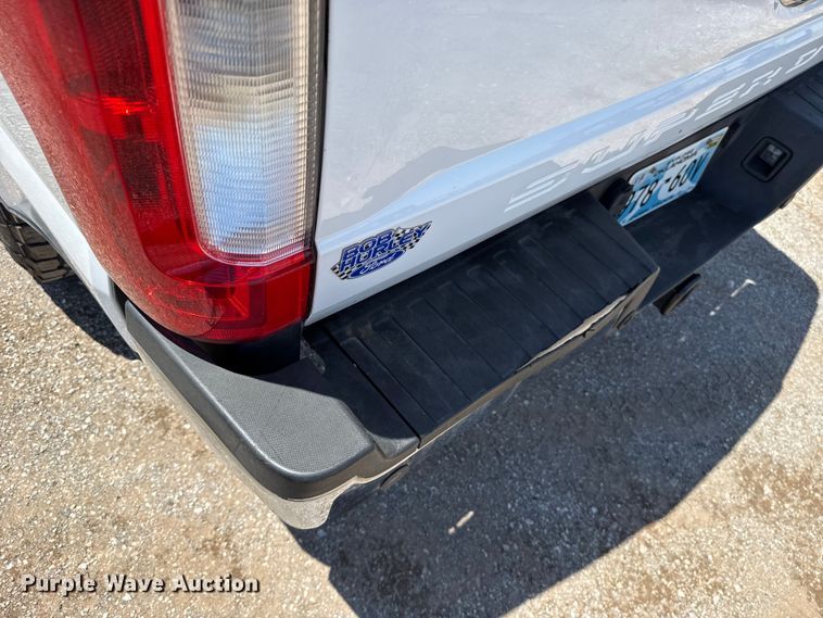 image for item ET6373 2017 Ford F250 Super Duty Ext. Cab pickup truck