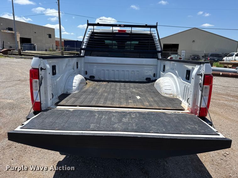 image for item ET6373 2017 Ford F250 Super Duty Ext. Cab pickup truck