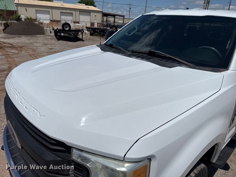 image for item ET6373 2017 Ford F250 Super Duty Ext. Cab pickup truck