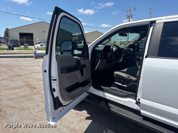 image for item ET6373 2017 Ford F250 Super Duty Ext. Cab pickup truck