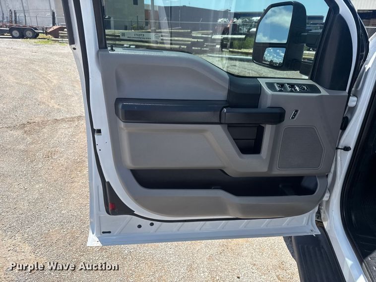 image for item ET6373 2017 Ford F250 Super Duty Ext. Cab pickup truck
