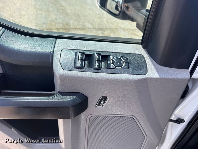 image for item ET6373 2017 Ford F250 Super Duty Ext. Cab pickup truck