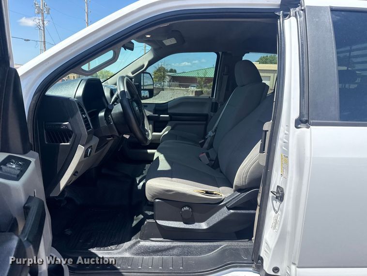 image for item ET6373 2017 Ford F250 Super Duty Ext. Cab pickup truck