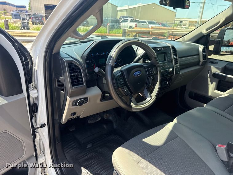 image for item ET6373 2017 Ford F250 Super Duty Ext. Cab pickup truck