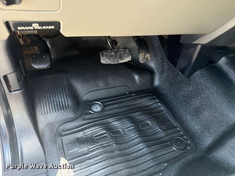 image for item ET6373 2017 Ford F250 Super Duty Ext. Cab pickup truck