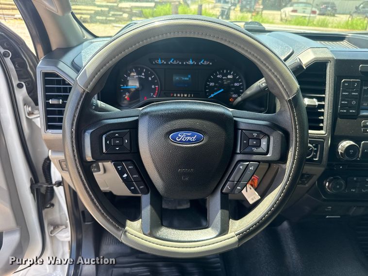 image for item ET6373 2017 Ford F250 Super Duty Ext. Cab pickup truck