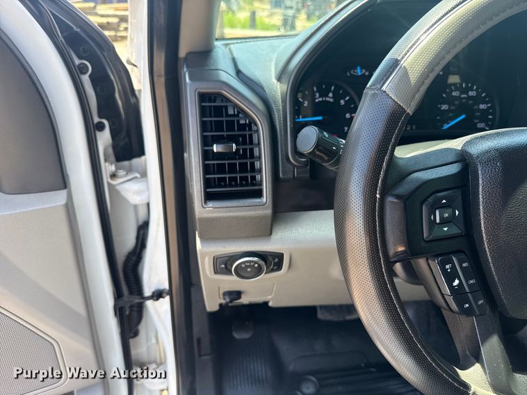 image for item ET6373 2017 Ford F250 Super Duty Ext. Cab pickup truck