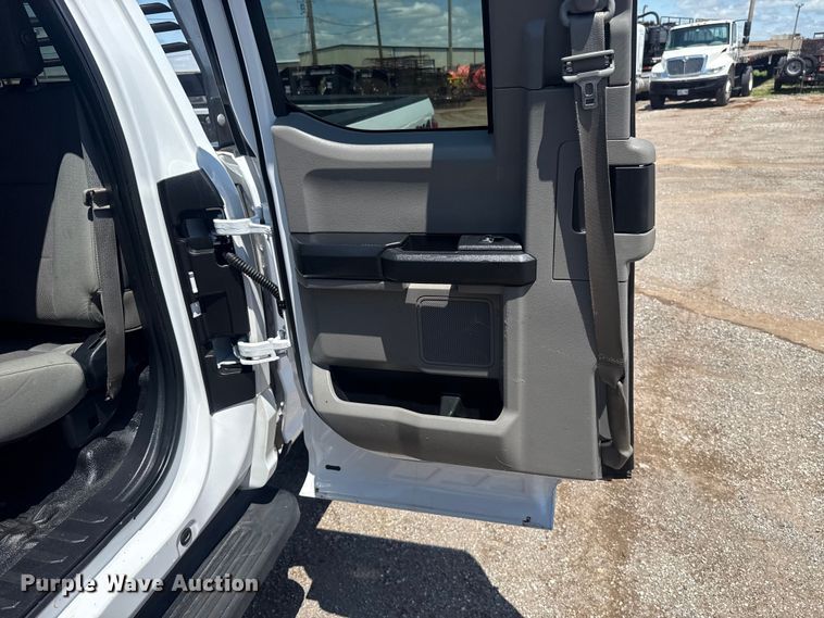 image for item ET6373 2017 Ford F250 Super Duty Ext. Cab pickup truck