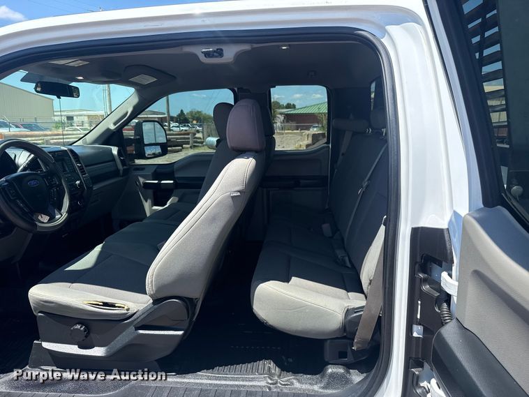 image for item ET6373 2017 Ford F250 Super Duty Ext. Cab pickup truck