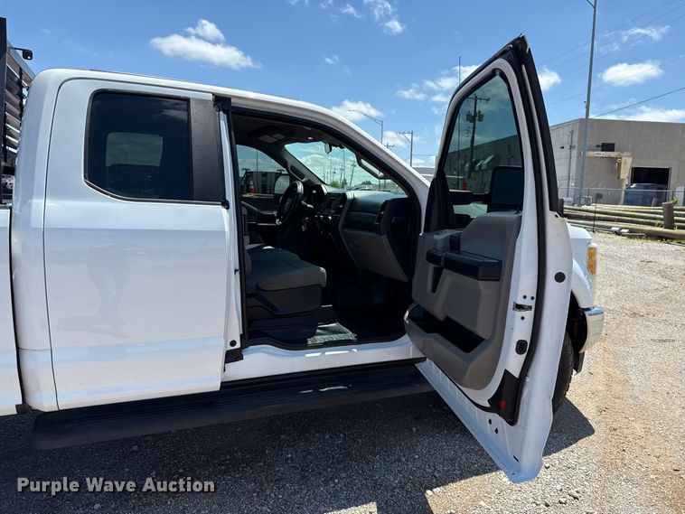 image for item ET6373 2017 Ford F250 Super Duty Ext. Cab pickup truck