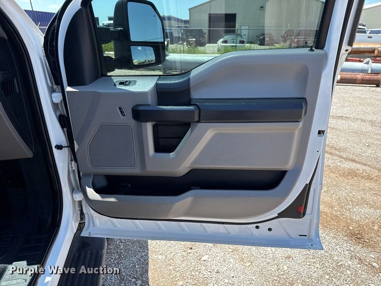 image for item ET6373 2017 Ford F250 Super Duty Ext. Cab pickup truck