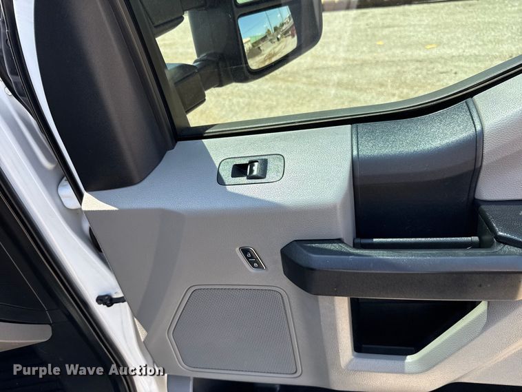 image for item ET6373 2017 Ford F250 Super Duty Ext. Cab pickup truck