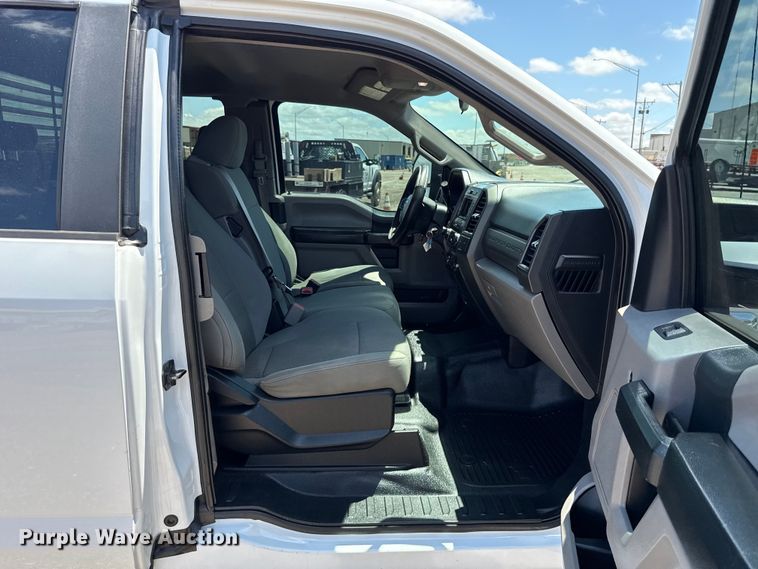 image for item ET6373 2017 Ford F250 Super Duty Ext. Cab pickup truck