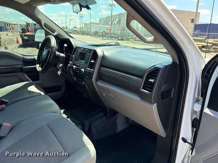 image for item ET6373 2017 Ford F250 Super Duty Ext. Cab pickup truck