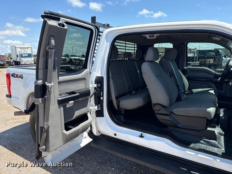 image for item ET6373 2017 Ford F250 Super Duty Ext. Cab pickup truck