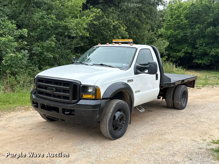 image for item ET6375 2005 Ford F450 Super Duty flatbed truck