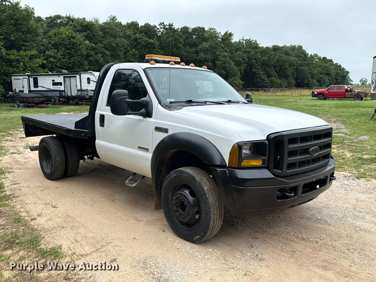 image for item ET6375 2005 Ford F450 Super Duty flatbed truck