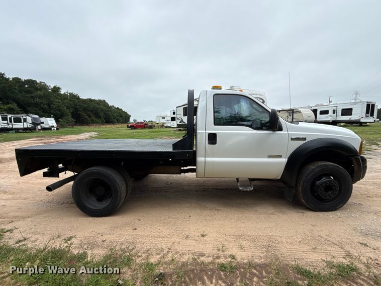 image for item ET6375 2005 Ford F450 Super Duty flatbed truck
