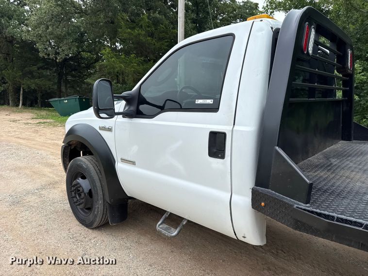 image for item ET6375 2005 Ford F450 Super Duty flatbed truck