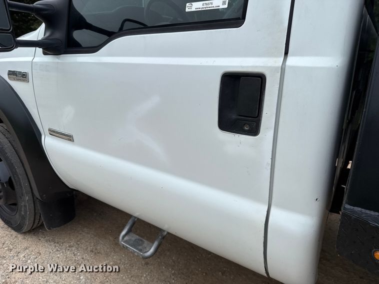 image for item ET6375 2005 Ford F450 Super Duty flatbed truck