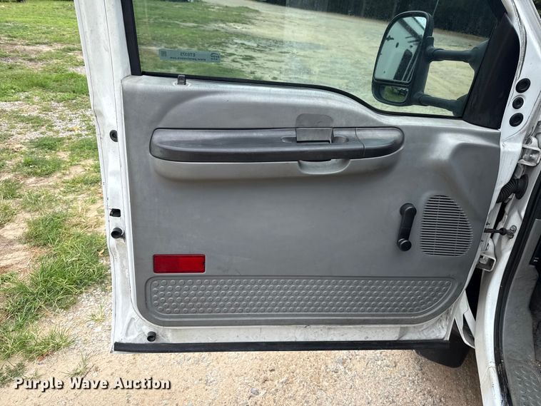 image for item ET6375 2005 Ford F450 Super Duty flatbed truck