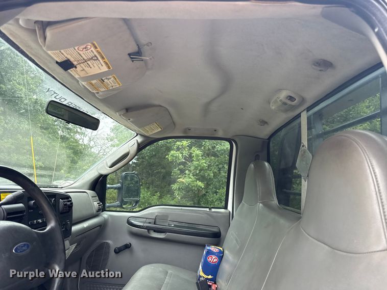 image for item ET6375 2005 Ford F450 Super Duty flatbed truck