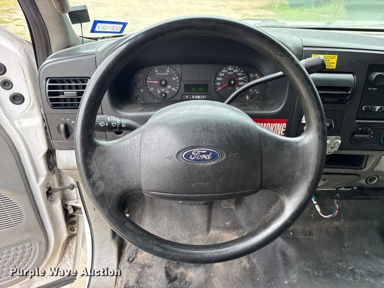 image for item ET6375 2005 Ford F450 Super Duty flatbed truck