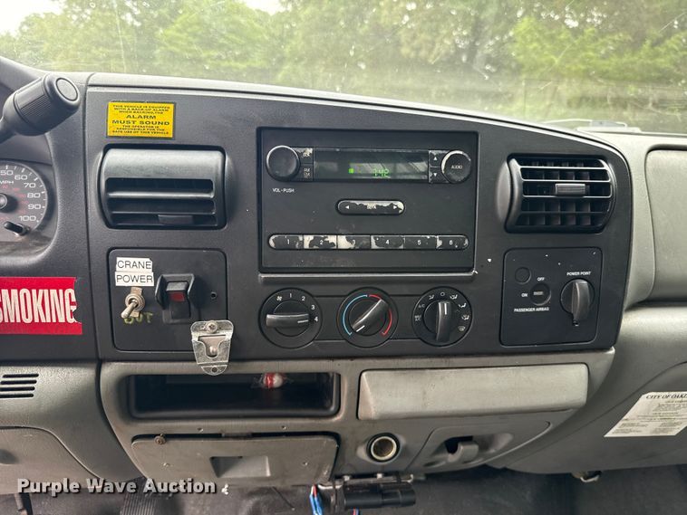 image for item ET6375 2005 Ford F450 Super Duty flatbed truck