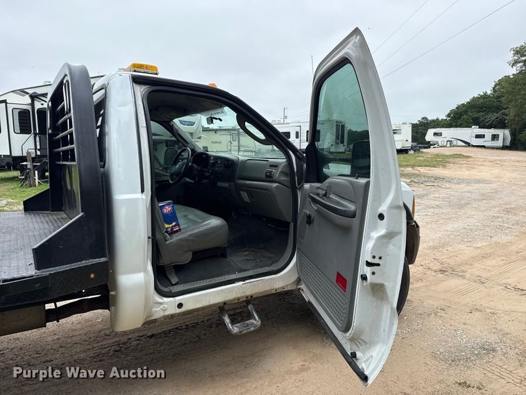image for item ET6375 2005 Ford F450 Super Duty flatbed truck