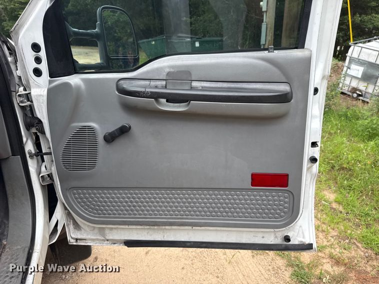 image for item ET6375 2005 Ford F450 Super Duty flatbed truck