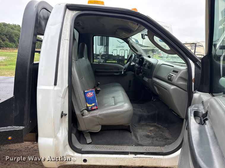 image for item ET6375 2005 Ford F450 Super Duty flatbed truck